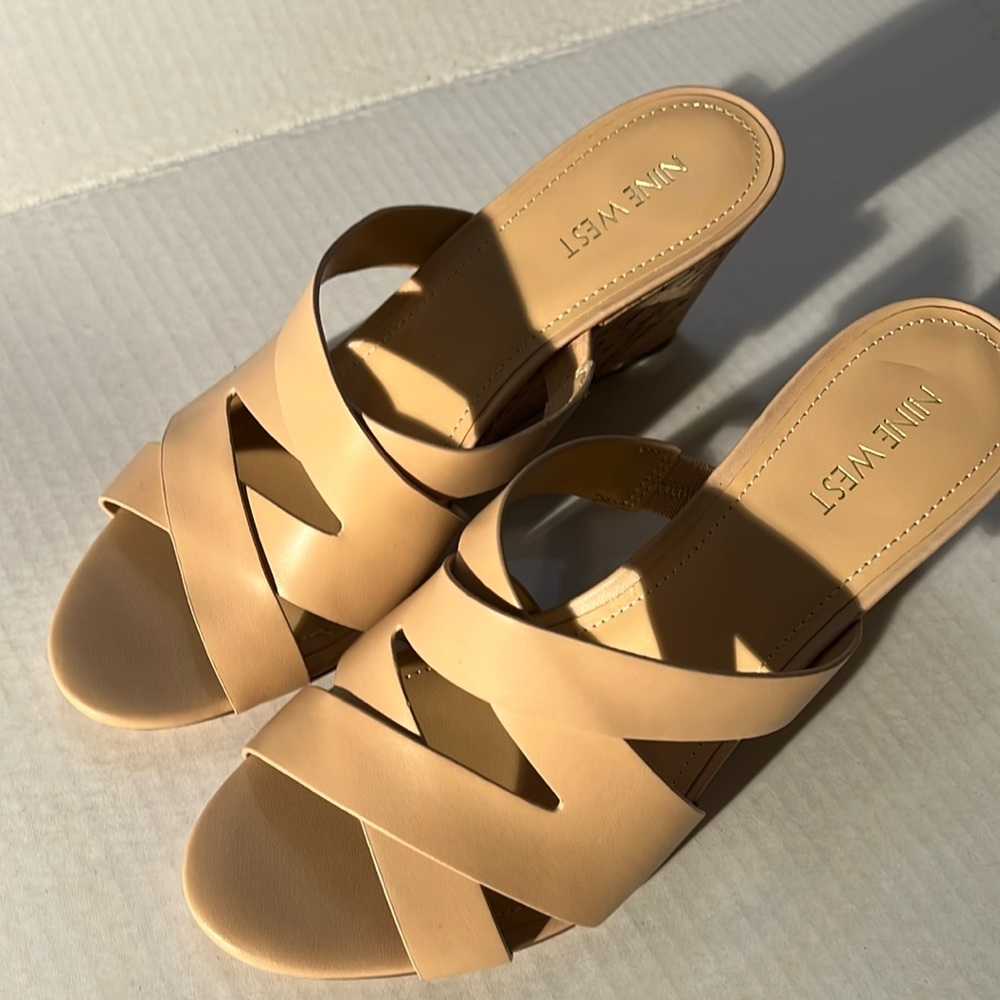 Nine West Jaclyn Tan Wedge Sandals sz 8.5m